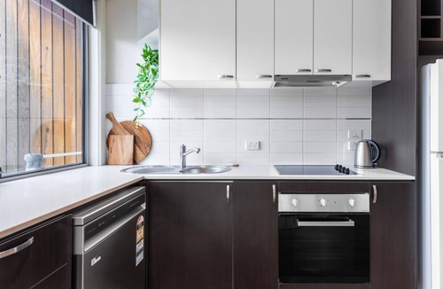 Mordialloc Apartment | Moments to Sand on Bear