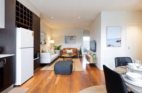 Mordialloc Apartment | Moments to Sand on Bear