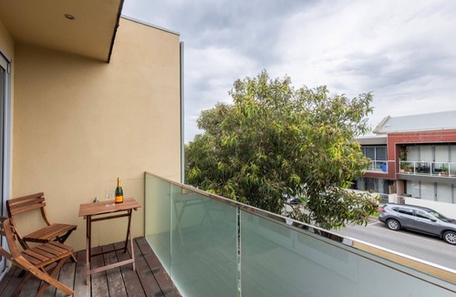 Mordialloc Apartment | Moments to Sand on Bear