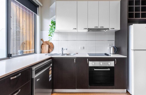 Mordialloc Apartment | Moments to Sand on Bear