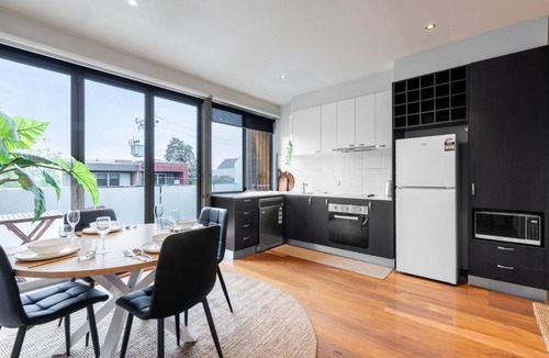 Mordialloc Apartment | Moments to Sand on Bear