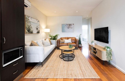 Mordialloc Apartment | Moments to Sand on Bear