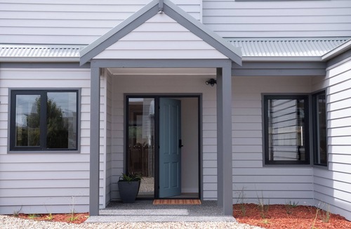 Mount Martha Apartment | Moon Pot at Waters Edge