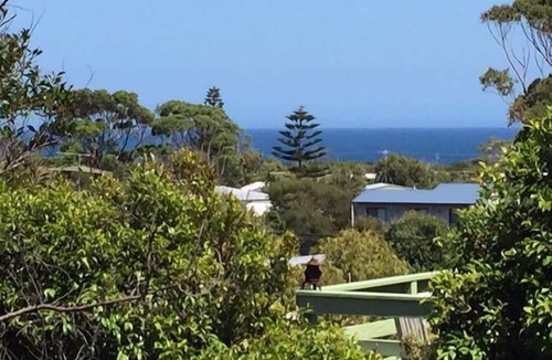Cape Paterson House | Moonah Blue - A Retro Beach Pad with Sea Views