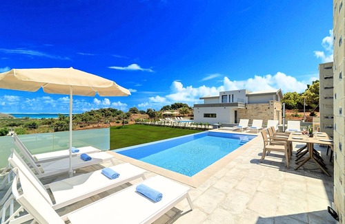 Mathes Villa | Moonlight Villa Heated Pool