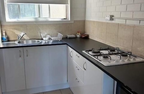 Thornton Apartment | MOTEL 4 - Sleeps 4 - Queen bed, bunk set