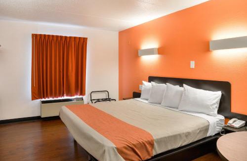 Southwyck Hotel | Motel 6-Toledo, OH