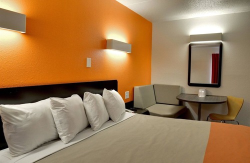 Southwyck Hotel | Motel 6 Toledo, OH