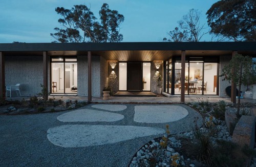 Mount Eliza Villa | Mount Eliza Luxury Retreat Hot Tub BBQ More