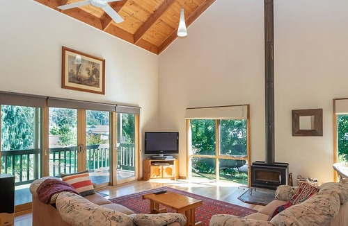 Marysville House | MOUNTAIN ASH LODGE set amongst the trees