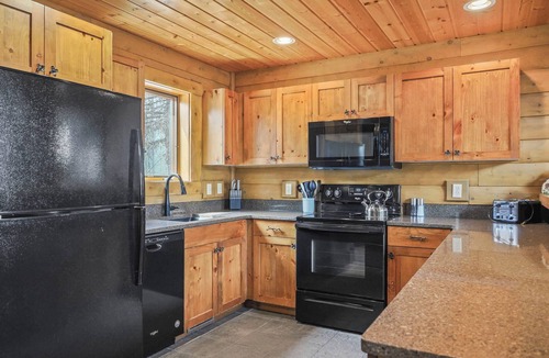 Boyne City Cabin | Mountain Cabin 852| Ski-In/Ski-Out | Sleeps 12 | Balcony Deck