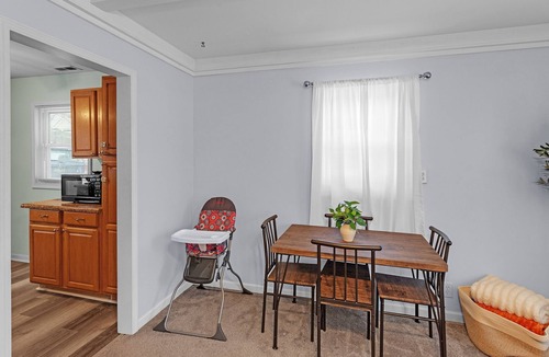 Lansing House | MSU area, 65 inch TV, elevated deck, pets welcome, full kitchen, TV in bedroom.