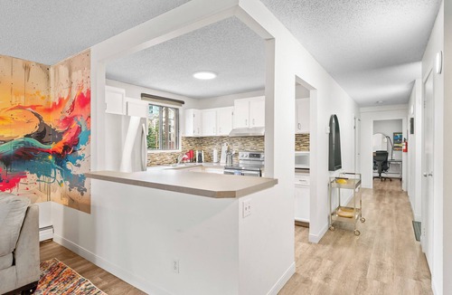 Beltline Apartment | Mural Oasis w Sunroom, Parking, near Stampede
