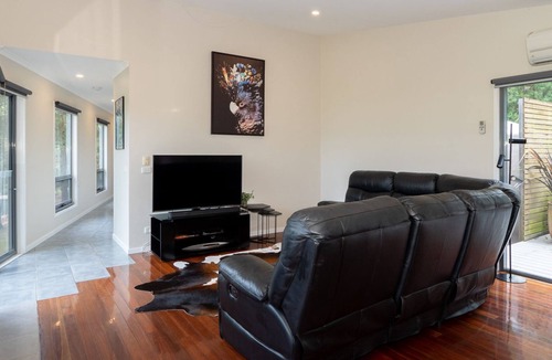 Buxton House | MYSTIC VIEWS - Sheer family delight