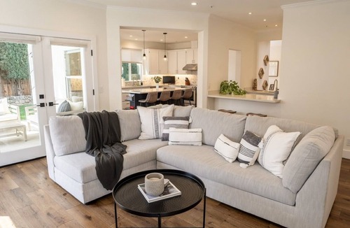 Napa House | Napa Valley Oasis Luxe Outdoor TV Lounge & Fire Pit Centrally Located