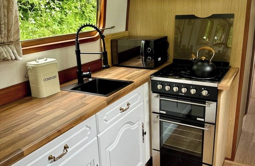 City Centre Cabin | Narrowboat Stern - Stratford - Stay6 - PetFriendly