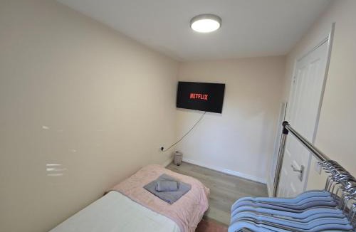 Stourbridge Apartment | Nash Gardens Luxury Retreat