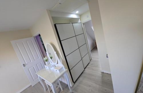 Stourbridge Apartment | Nash Gardens Luxury Retreat
