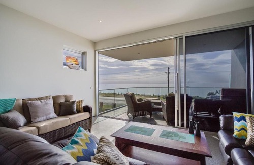 Safety Beach House | Nautilus 1 Luxury Retreat - Modern beachfront townhouse, WiFi, water views