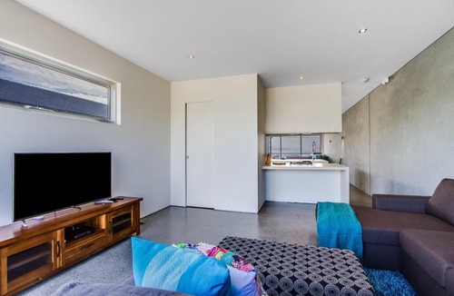 Safety Beach House | Nautilus 1 Luxury Retreat - Modern beachfront townhouse, WiFi, water views