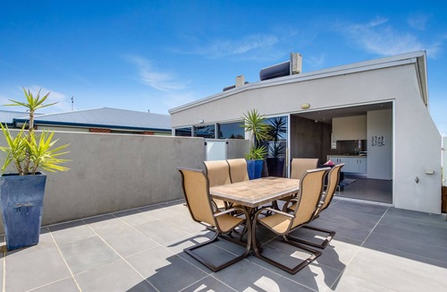 Safety Beach House | Nautilus 1 - modern townhouse, opposite beach, water views