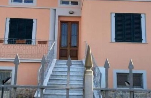 Lucca Villa | Near center