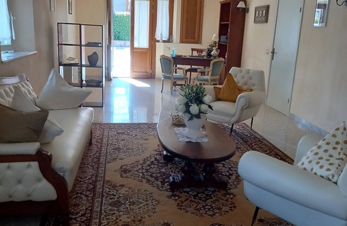 Lucca Villa | Near center