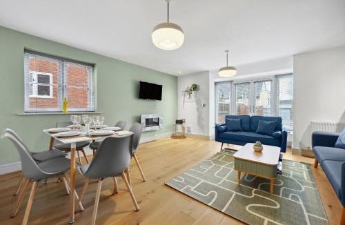 Hampton-in-Arden House | NEC Birmingham Airport Modern Village Retreat, Sleeps 7, Free Parking