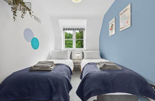 Hampton-in-Arden House | NEC Birmingham Airport Modern Village Retreat, Sleeps 7, Free Parking