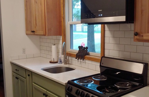 Lake Leelanau House | Need a getaway? Charming Lake Leelanau village cottage