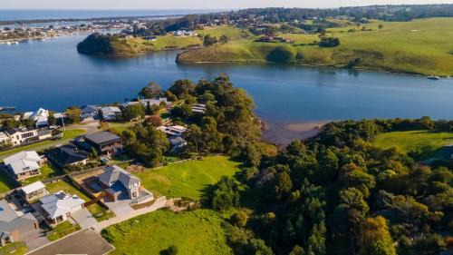 Lakes Entrance House | Nest on Lakeview