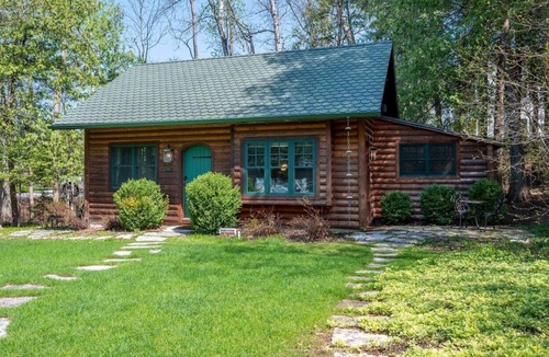 Ephraim Cottage | New! Charming Duplex Cabin w/ Large Yard in Ephraim