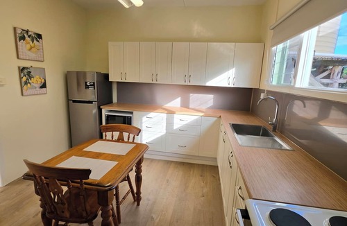 Sarsfield Cottage | New Farm stay Cottage with stunning views, and relaxed country comfort.