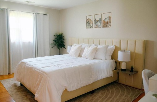 Dunning Apartment | New Modern 3BR Gym Workspace Quiet Location