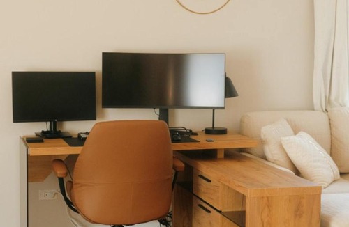 Dunning Apartment | New Modern 3BR Gym Workspace Quiet Location