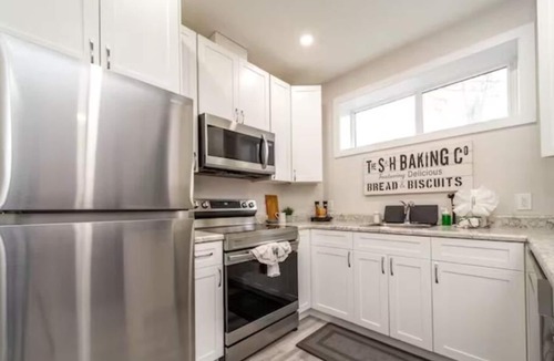 Old Strathcona House | NEW - Mountain Chic Escape - Whyte Ave - Netflix - Clean!