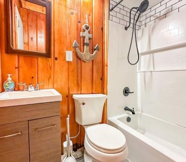 Greenbush House | New renovated bathroom & new roof - Lake Huron 2