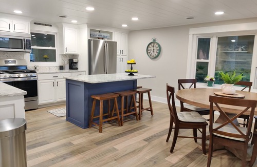 Newaygo House | NEW - Renovated Cottage on Beautiful Bills Lake