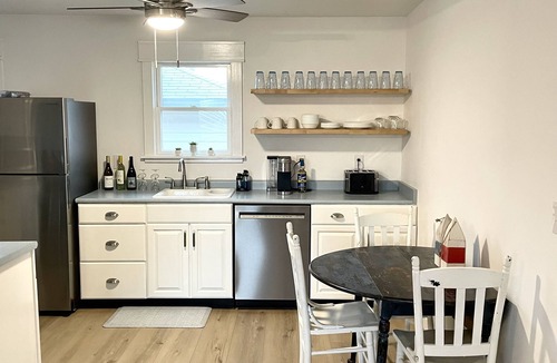 Oak Harbor Cottage | New: Romantic Winter Getaway w/Igloo