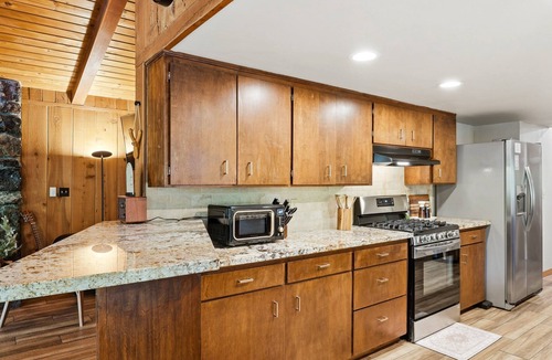 Yosemite Forks Cabin | New! Whispering Falls with spa/firepit/BBQ/EV/pet friendly!