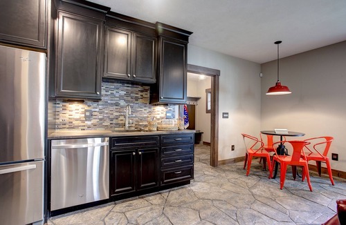 Mayfield House | Newly Built Luxury Lakefront Lodge With Sandy Beach,Kayak/SUPs, Dock