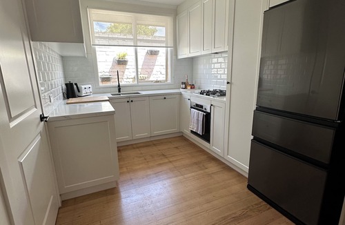 Malvern East House | Newly Renovated Unit in a Charming Location