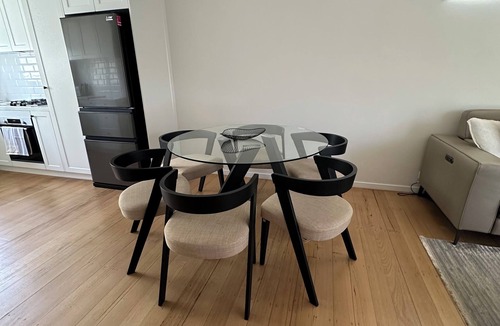 Malvern East House | Newly Renovated Unit in a Charming Location