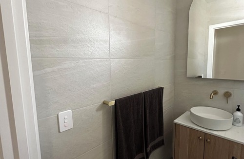 Malvern East House | Newly Renovated Unit in a Charming Location