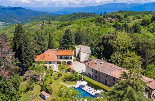 Torsoli Villa | Nice apartment in villa for 10 people with WIFI, private pool, TV, terrace and pets allowed
