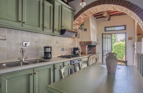 Montevarchi Villa | Nice apartment in villa for 4 guests with pool, WIFI, TV, patio and pets allowed