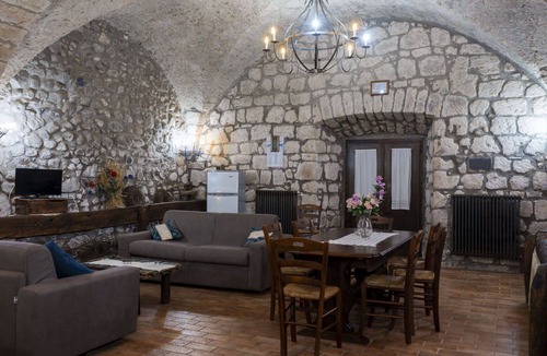 Bagnoregio Villa | Nice apartment in villa for 4 people with WIFI, pool, TV, patio and pets allowed