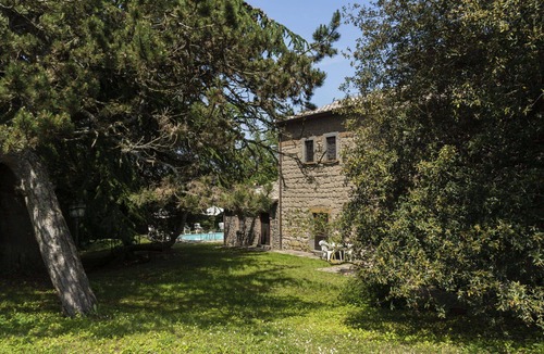 Bagnoregio Villa | Nice apartment in villa for 4 people with WIFI, pool, TV, patio and pets allowed