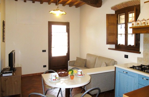 Pescia Villa | Nice apartment in villa for 4 people with pool, WIFI, TV, terrace, pets allowed and panoramic view