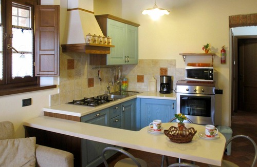 Pescia Villa | Nice apartment in villa for 4 people with pool, WIFI, TV, terrace, pets allowed and panoramic view